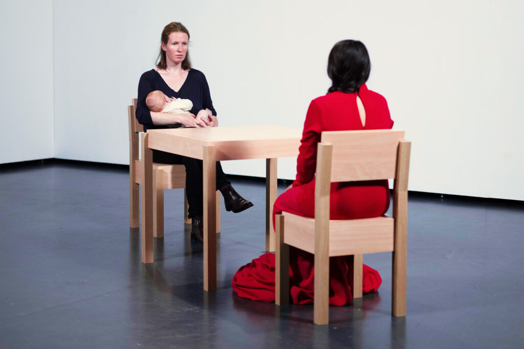 Ada vs. Abramović (Video)